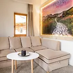 Delta Boutique Апартаменты 4*